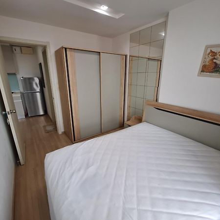 Condo In Bangkok With Swimming Pool Near Malls And Train Luaran gambar